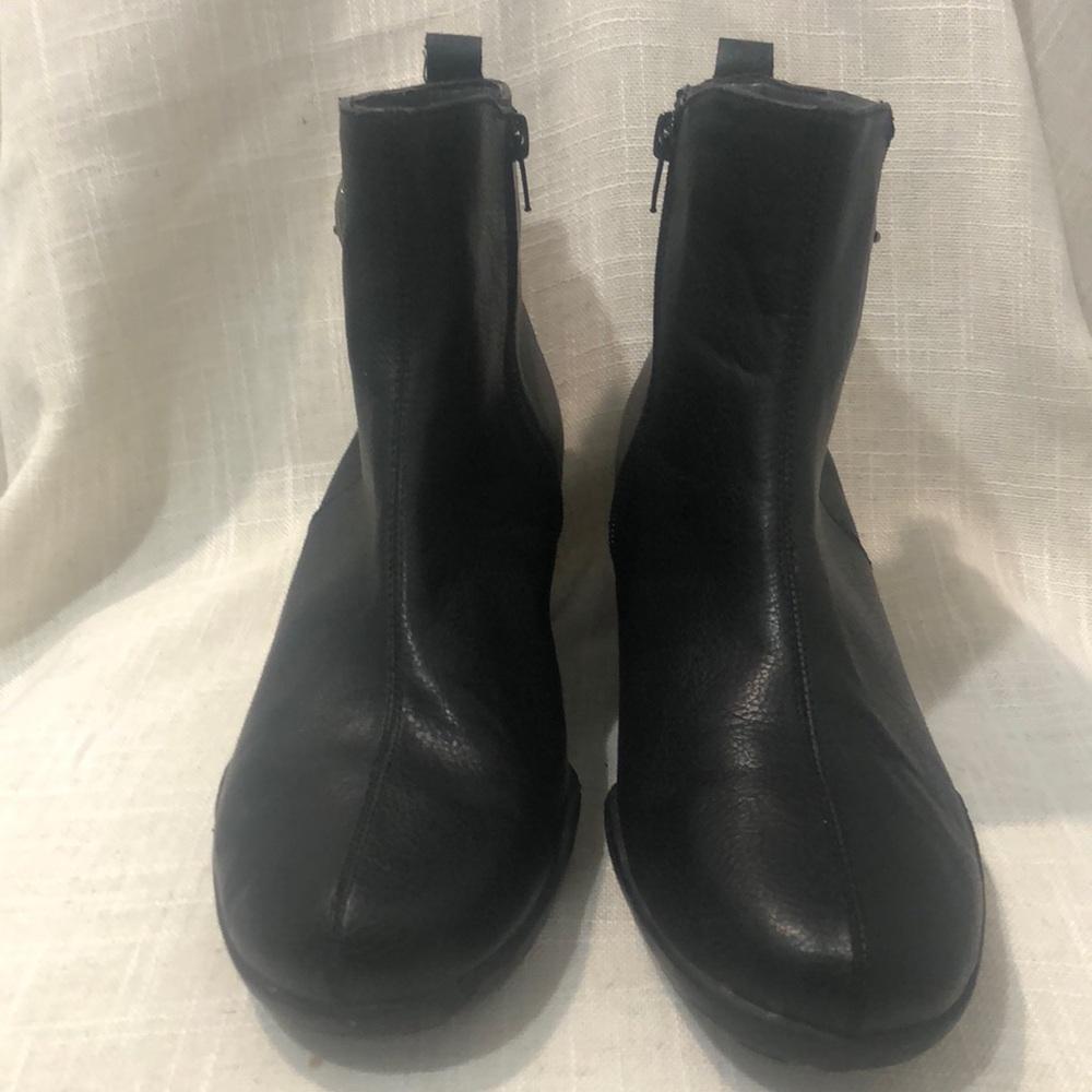 Aerosoles Heelrest Black Ankle Boots Side Zipper Wedge Heel Size 9.5